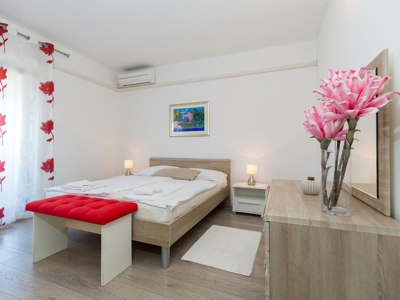 Ulika Rooms & Apartments Пореч Экстерьер фото